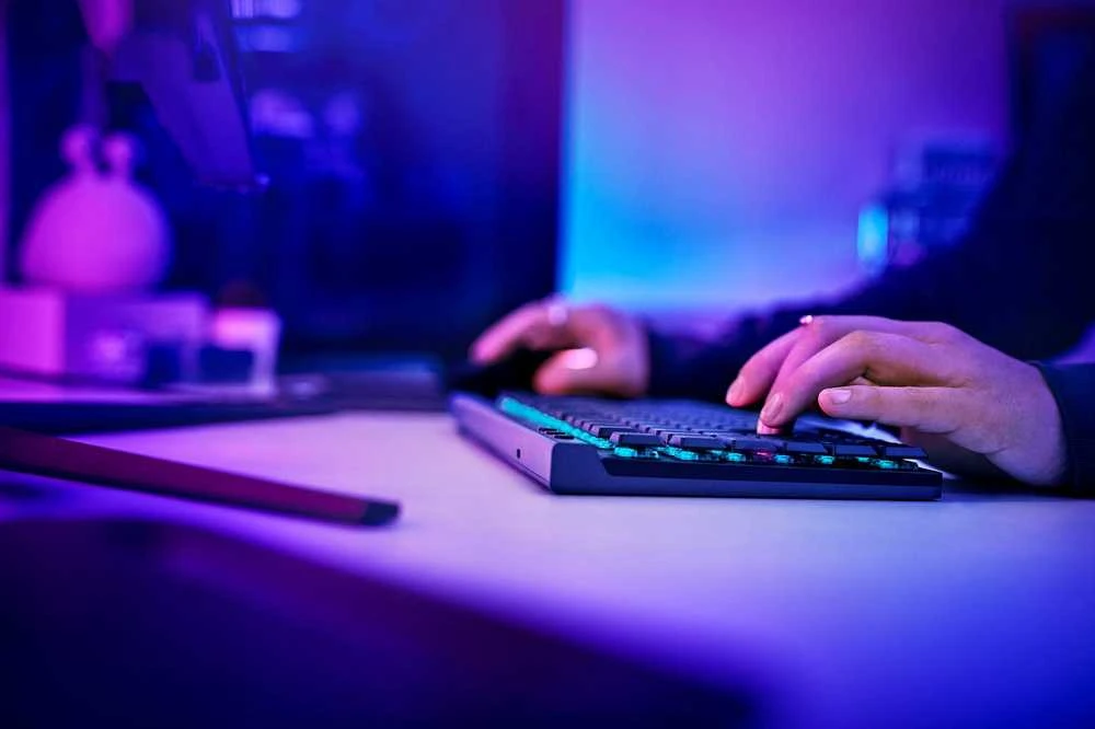 Klaviatūra Logitech G515 TKL WRS G KB - Juodas - CZE-SKY - EMEA28I-935