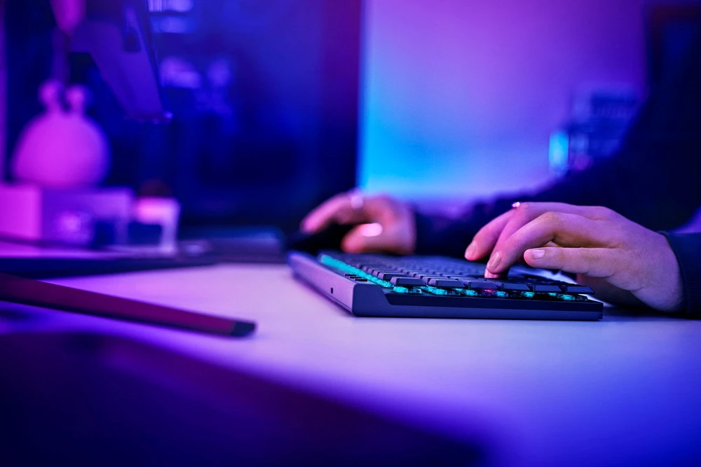 Belaidė žaidimų klaviatūra Logitech G515 LIGHTSPEED TKL Wireless Gaming, Juodos spalvos, Išdėstymas: US tarptautinis (Qwerty)