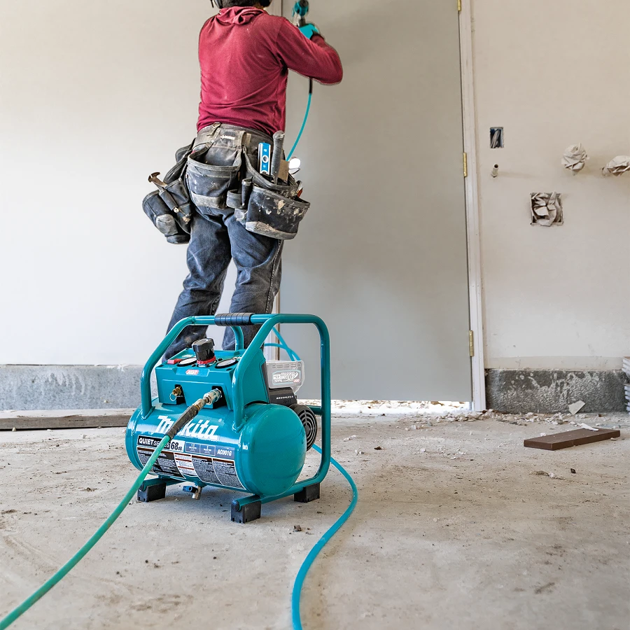 Makita AC001GZ Akumuliatorinis XGT® oro kompresorius 40V 34 L/MIN BL-M, be alyvos, Be akumuliatorių ir kroviklio!
