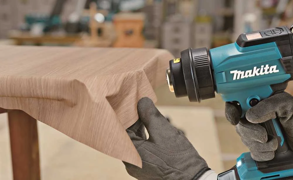 Makita techninis fenas kaitinant medienos faneruotę