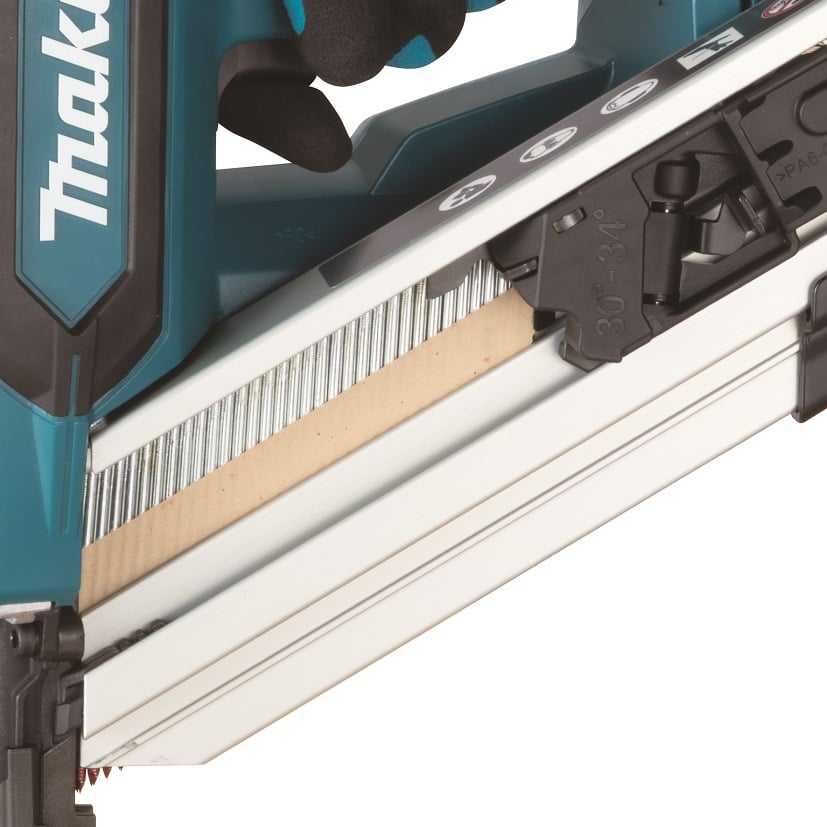 Akumuliatorinė viniakalė MAKITA 40V MAX XGT BN001GZ 34° 50-90mm
