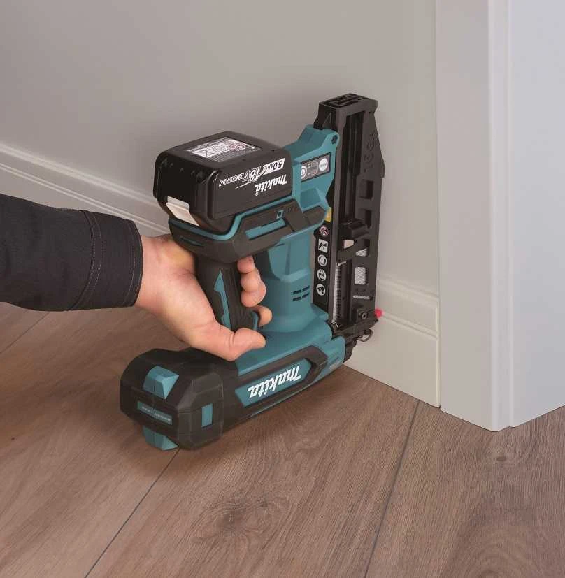 Makita DBN601ZJ darbo procese