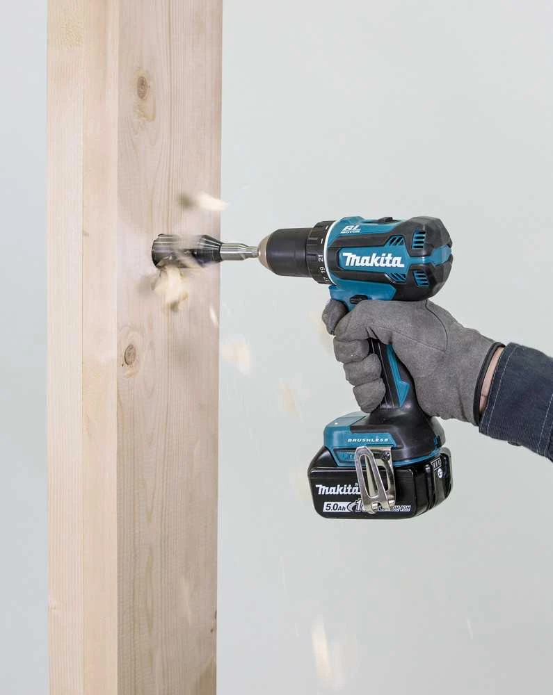 Makita DDF485 gręžimas medienoje