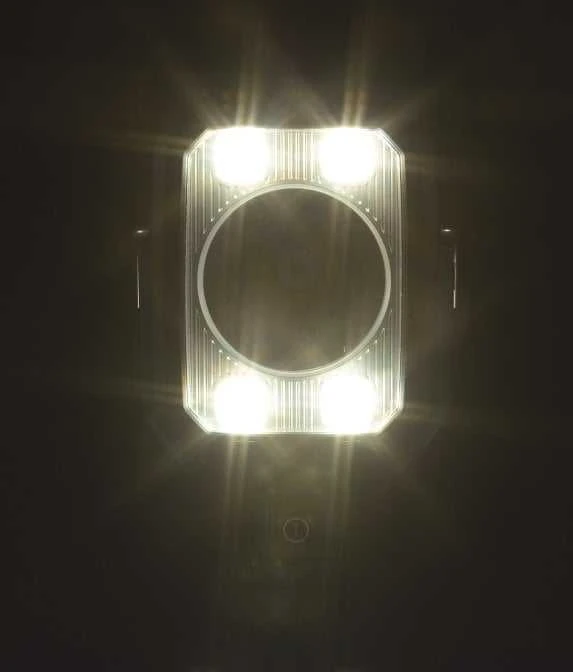 Makita Akumuliatorinis LED prožektorius DML812 14,4V / 18V LXT® • 1250 lm • komplektuojamas be akumuliatoriaus ir kroviklio.