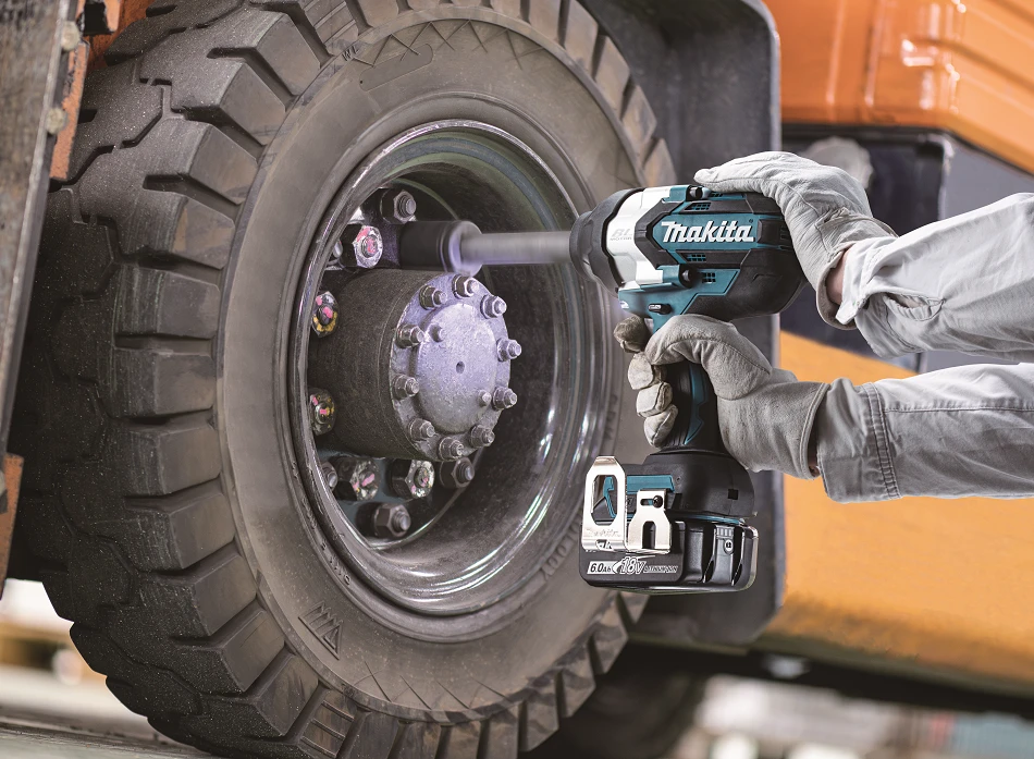 Makita DTW1005Z Akumuliatorinis smūginis veržliasukis 18V, 1360 Nm, 3/4" ilgas, LED, BL-M, Be akumuliatorių ir kroviklio!
