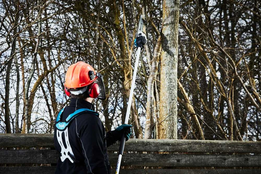 MAKITA SLĖGINIS MONTUVAS pjūklas 30cm 2x18V 2x5,0Ah DUA300PT2
