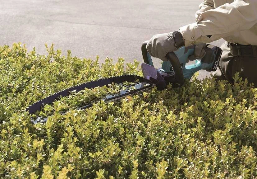 Makita DUH607RT akumuliatorinės gyvatvorių žirklės, 18 V, 1 x 5,0 Ah, DC18RC, ličio jonų, 600 mm