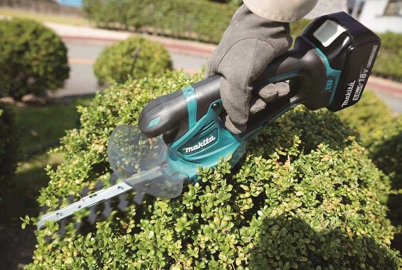 Akumuliatorinės gyvatvorių/žolės žirklės Makita DUM111SYX, 18V, 1x1.5Ah