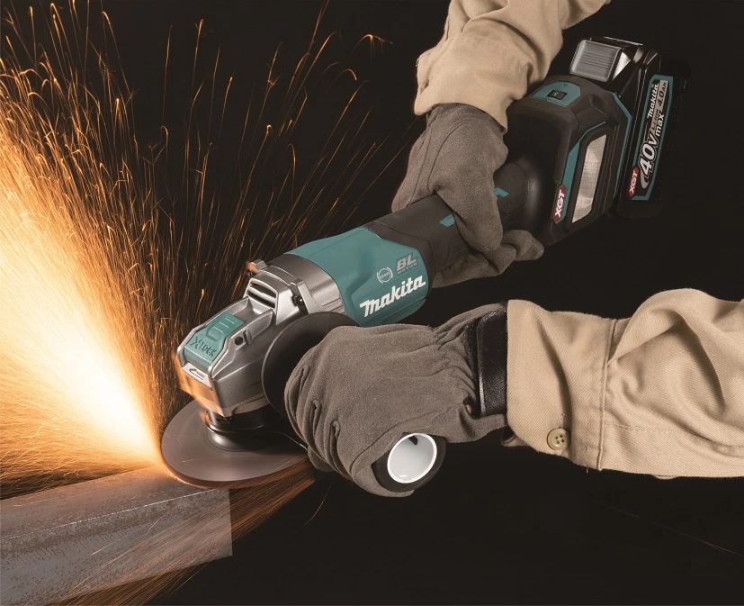 Makita GA044GZ Kampinis šlifuoklis XGT, 125MM, 0-8500RPM; bešepetėlinis variklis; elektrinis stabdys; AFT; AWS (be AWS lusto); reguliuojamas greitis 3,000 - 8,500RPM; X-LOCK; Svirtinis jungiklis; "Z" versija - komplektuojamas be akumuliatoriaus ir kroviklio