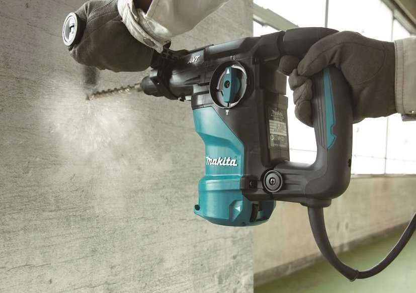 MAKITA SDS-PLUS GRĘŽIMO IR PRIVERIMO PLŪŠKAS 1050W 3,9J LED HR3011FCJ