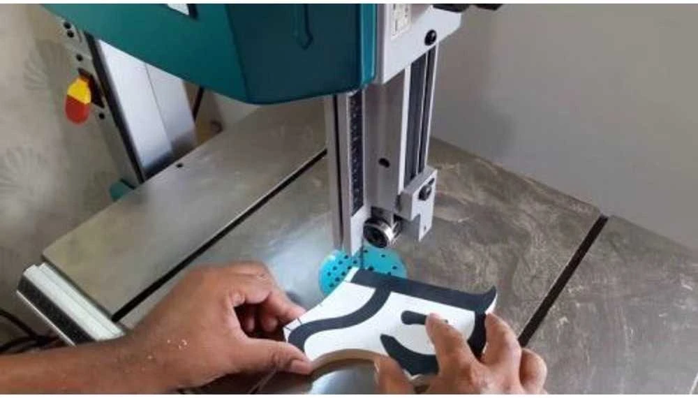 Juostinis pjūklas Makita LB1200F