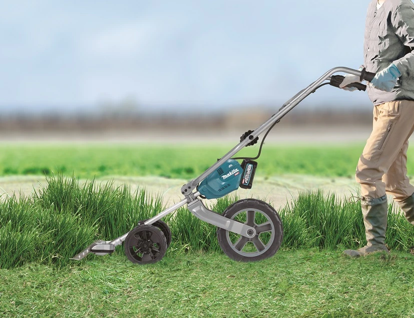 Akumuliatorinės žolės žirklės su važiuokle MAKITA 40V MAX XGT 500mm