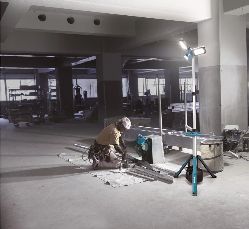 Makita Akumuliatorinis XGT® / LXT® teleskopinis darbinis žibintas ML014G 40Vmax / 18V • 15000 lm