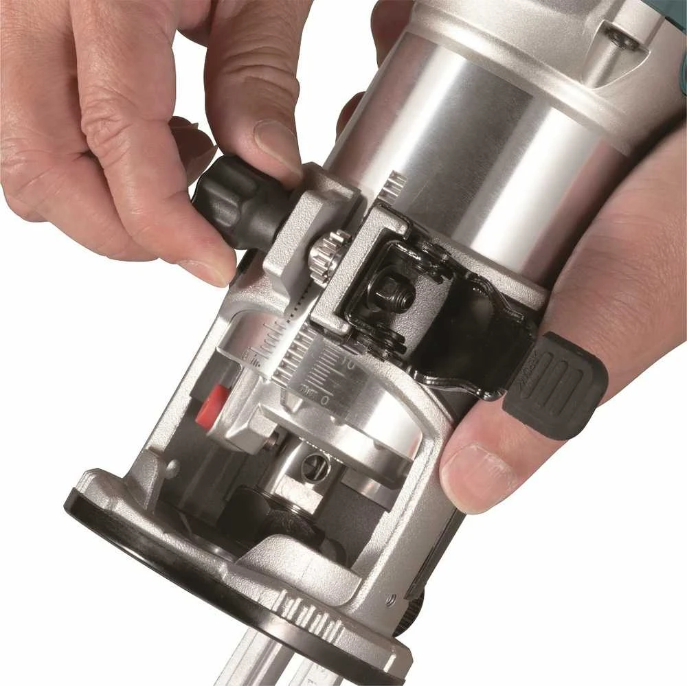Makita RT0702CX2J Freza 710W 6- 8mm, 10.000 - 34.000 r/min 1,8kg + Priedai