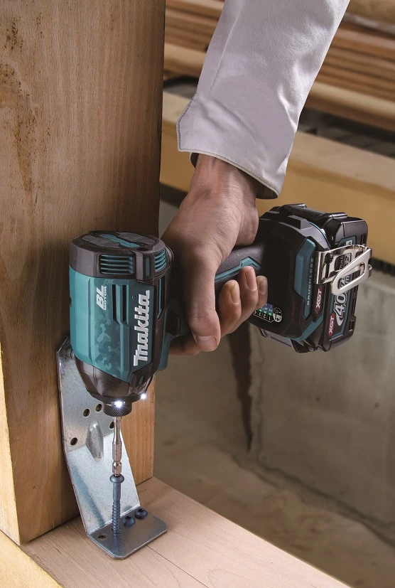 Makita TD002GZ01 Smūginis suktuvas XGT, 1/4", 220Nm, bešepetėlinis variklis, "Z" versija - komplektuojamas be akumuliatoriaus ir kroviklio