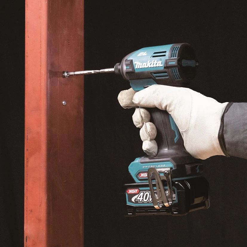 Makita TD003GZ Smūginis suktuvas XGT, 1/4", 210Nm, bešepetėlinis variklis, "Z" versija - komplektuojamas be akumuliatoriaus ir kroviklio