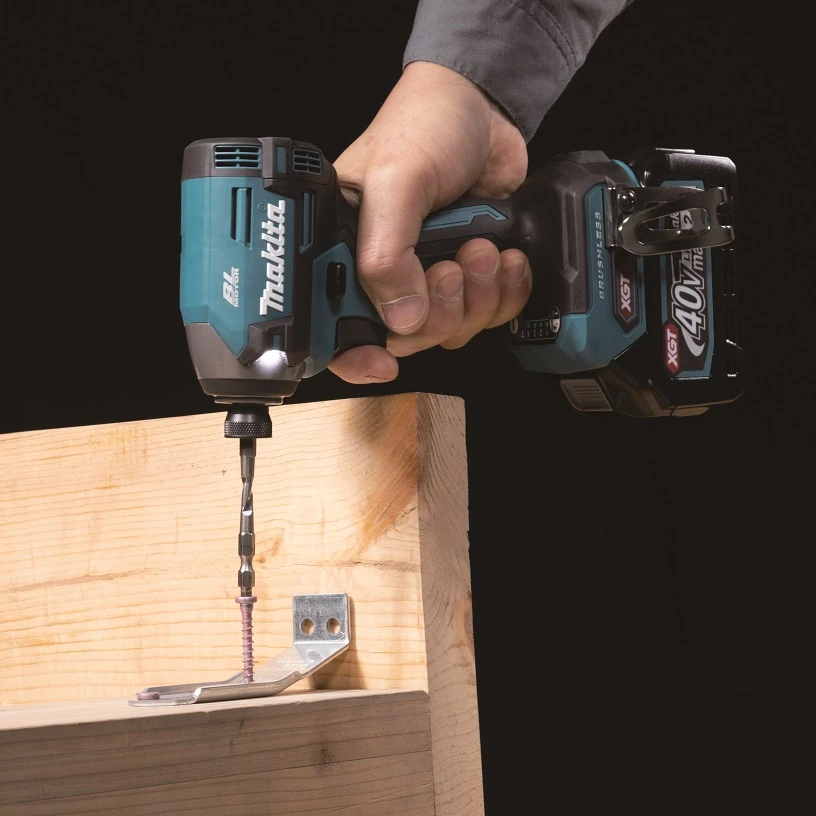 Makita TD003GZ Smūginis suktuvas XGT, 1/4", 210Nm, bešepetėlinis variklis, "Z" versija - komplektuojamas be akumuliatoriaus ir kroviklio