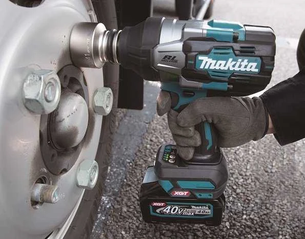 Makita TW001GM201 Smūginis veržliasukis XGT, 3/4", 1800Nm, 2xLED, bešepetėlinis variklis, 2X4,0Ah, greitasis kroviklis; MAKPAC lagaminas