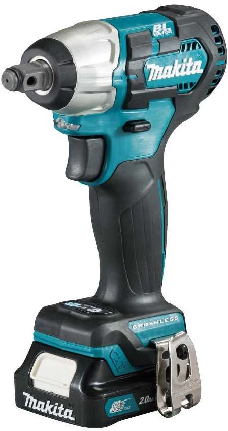 Makita TW161DSAE kampinis vaizdas su akumuliatoriumi