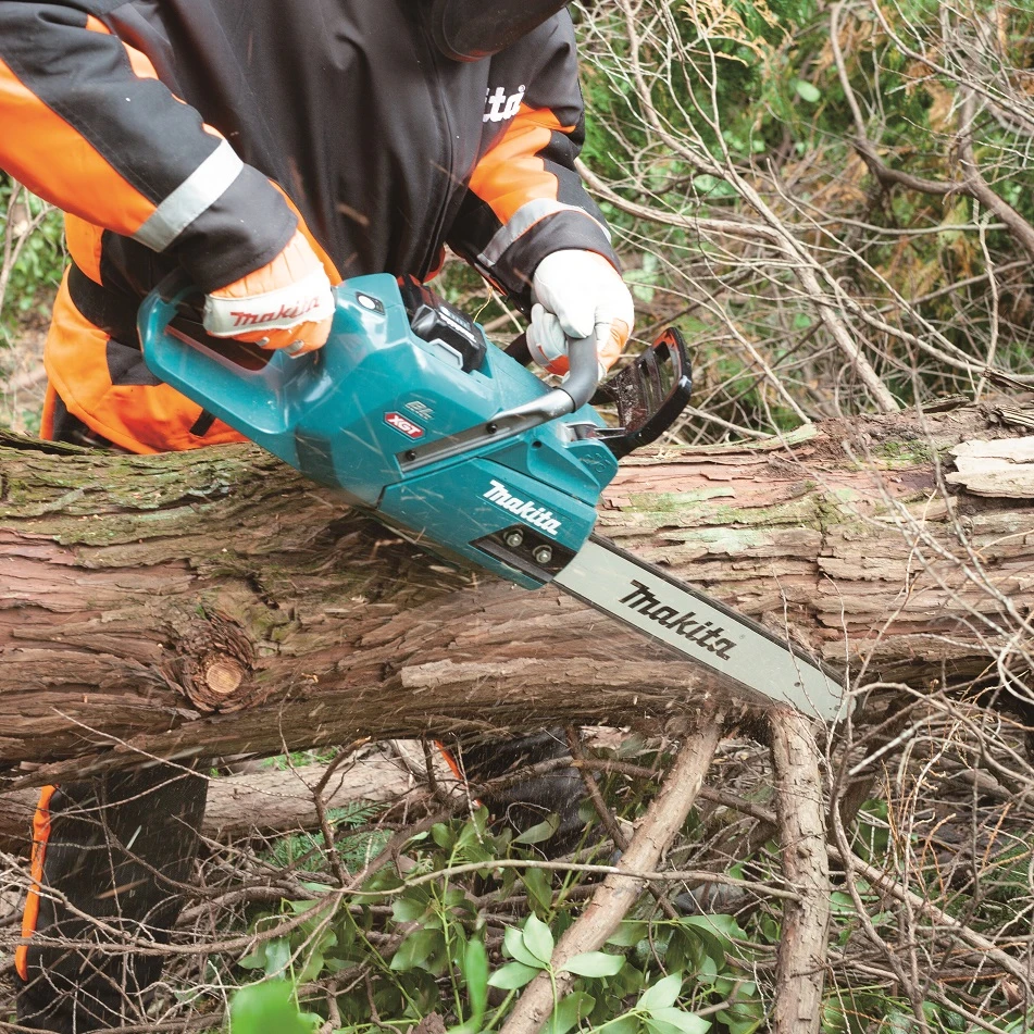 Makita UC011GZ Akumuliatorinis grandininis pjūklas, 40Vmax XGT, BL-motor 350mm, 25.5 m/s. Be akumuliatorių ir kroviklio!