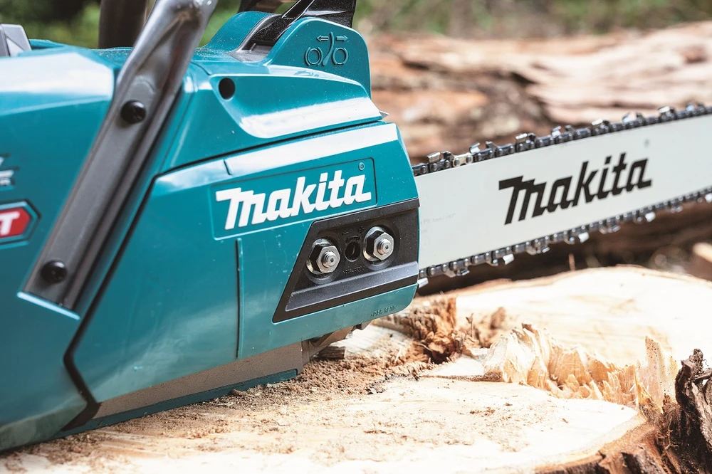 Makita UC011GZ Akumuliatorinis grandininis pjūklas, 40Vmax XGT, BL-motor 350mm, 25.5 m/s. Be akumuliatorių ir kroviklio!
