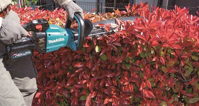 MAKITA.GYVENIMO ŽYKLĖS 40V XGT UH004GM201 600mm 4.0Ah