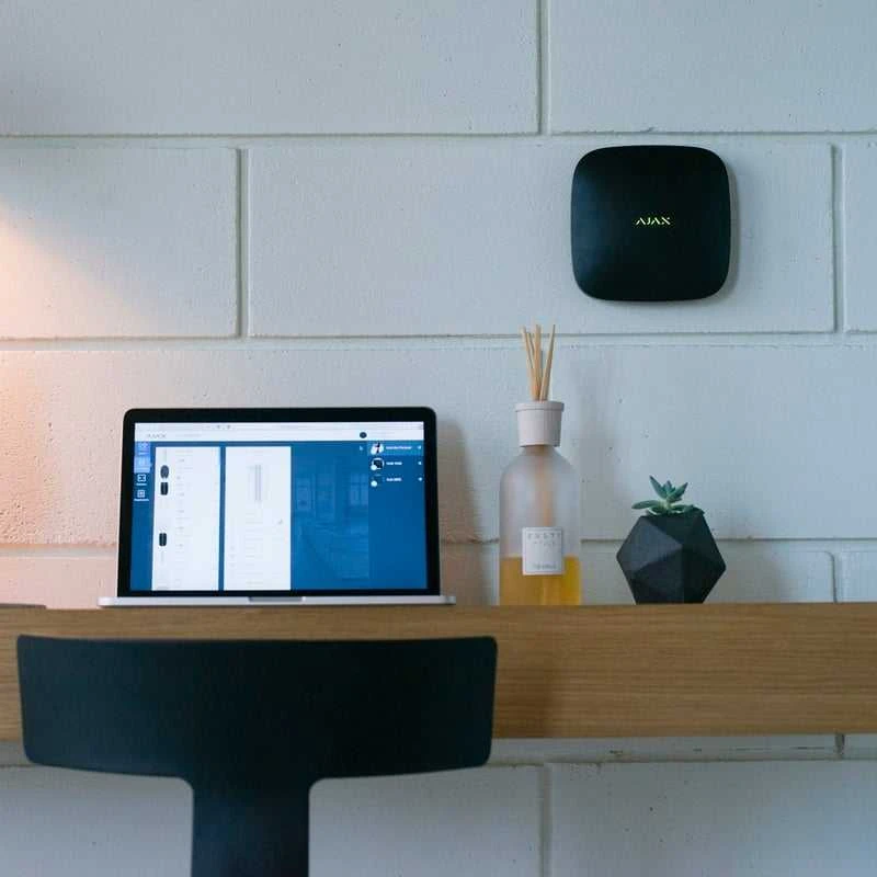 Ajax Hub juoda centralė