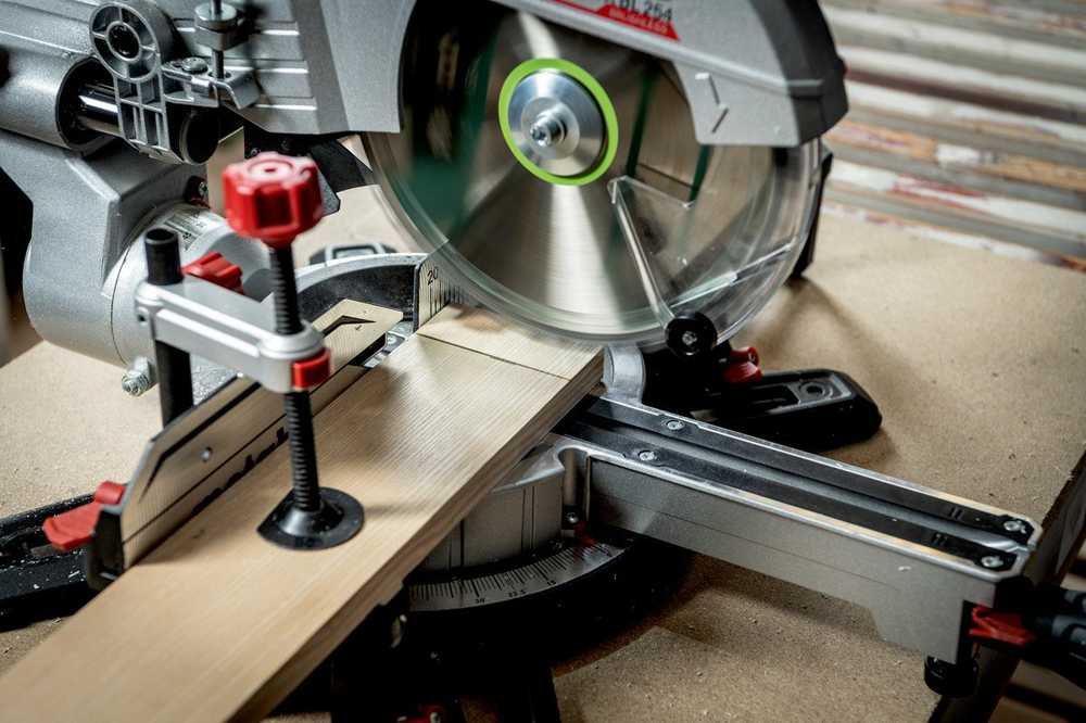 Metabo KGS 18 LTX BL 254 1x 4,0Ah