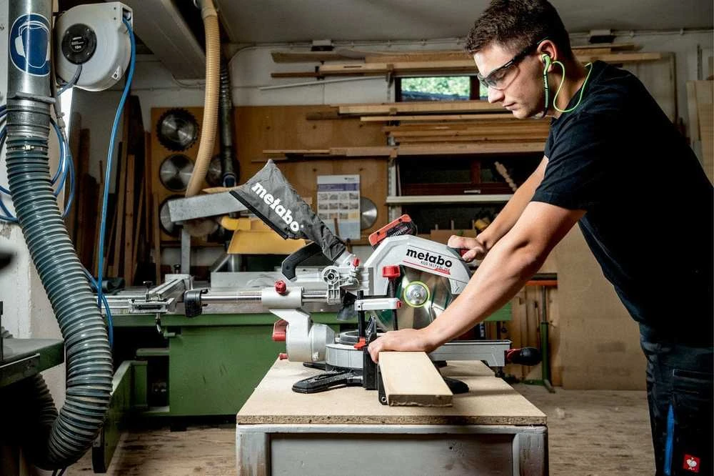 Skersinio pjovimo staklės Metabo KGS 18 LTX BL 254; 18 V; 254x30 mm (be akumuliatoriaus ir pakrovėjo)