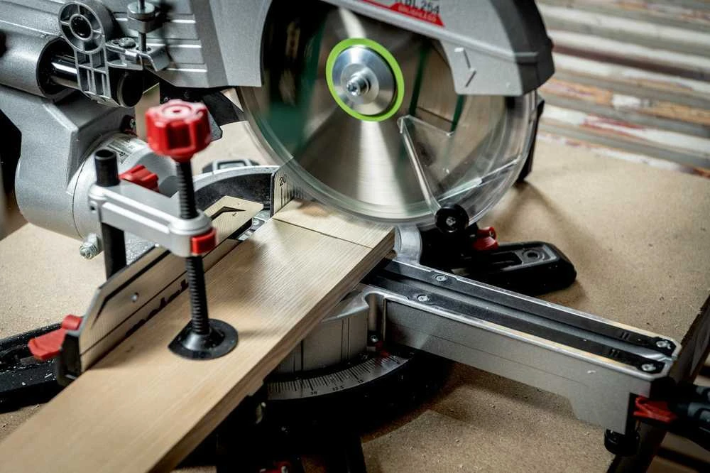 Skersinio pjovimo staklės Metabo KGS 18 LTX BL 254; 18 V; 254x30 mm (be akumuliatoriaus ir pakrovėjo)