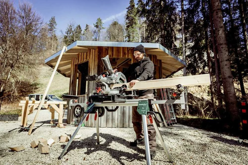 Akumuliatorinės skersinio pjovimo staklės Metabo KGS 18 LTX BL 305; 18 V (be akumuliatoriaus ir pakrovėjo)