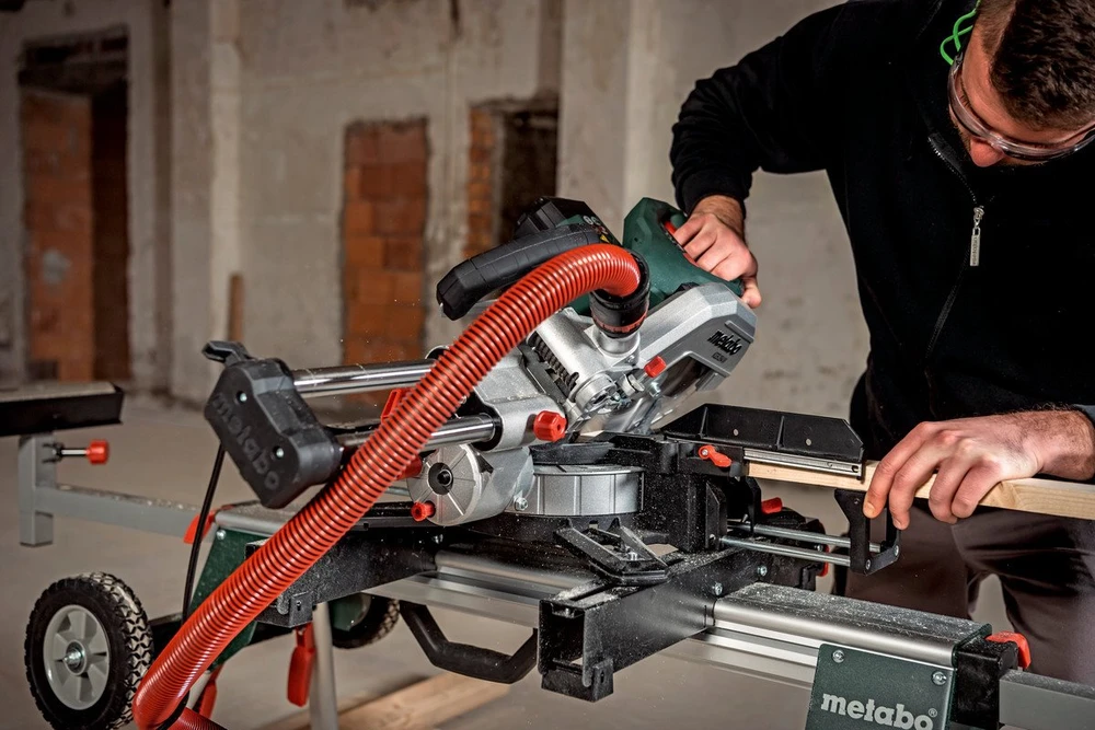 Metabo Skersinio pjovimo staklės KGS 254 M 1800W 92x305mm