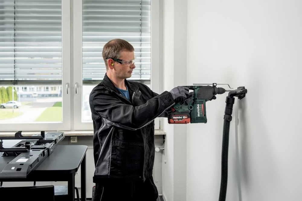 Metabo akumuliatorinis perforatorius atliekant gręžimo darbus