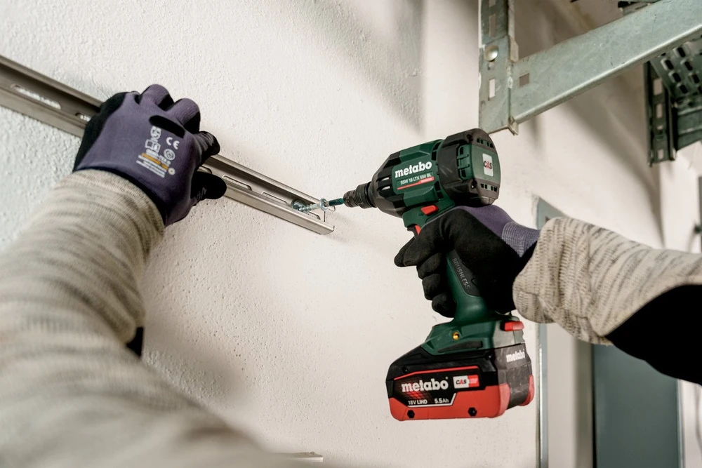 Smūginis veržliasukis Metabo SSW 18 LTX 550 BL; 18 V; 550 Nm; 2x4,0 Ah akum.