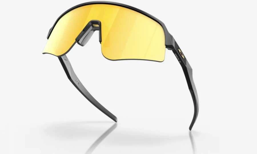 Oakley Sutro Lite Sweep juodas rėmelis su auksiniais lęšiais
