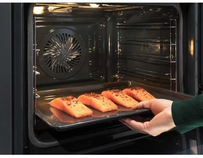 Juodos spalvos garinė orkaitė Electrolux EOB8S39H