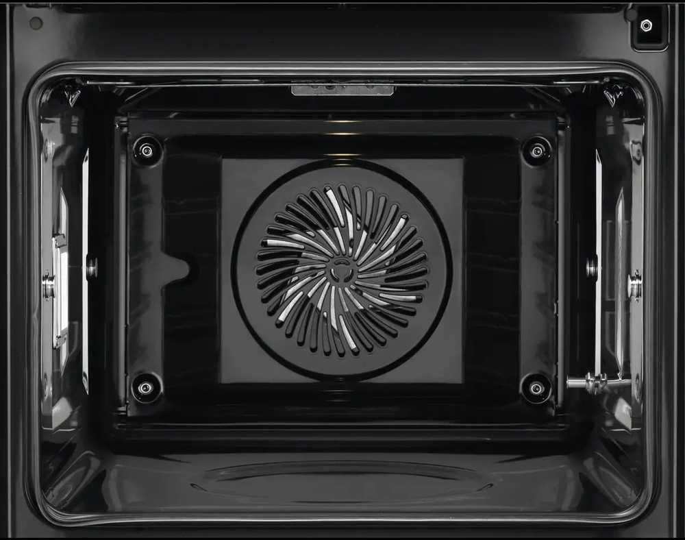 70 litrų talpos įmontuojama garinė orkaitė Electrolux EOB8S39WX