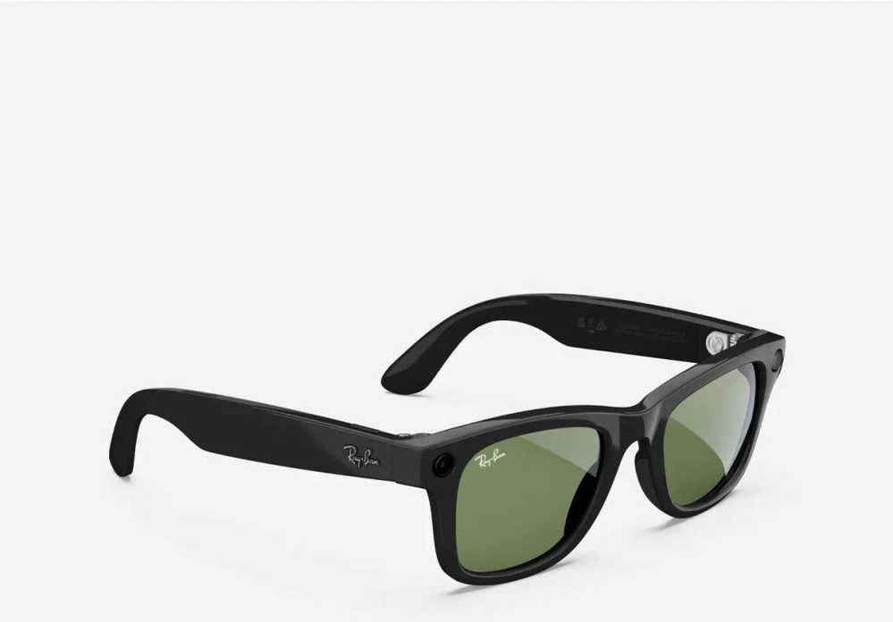 Išmanieji akiniai RayBan Meta Wayfarer, juodi rėmeliai ir žali lęšiai