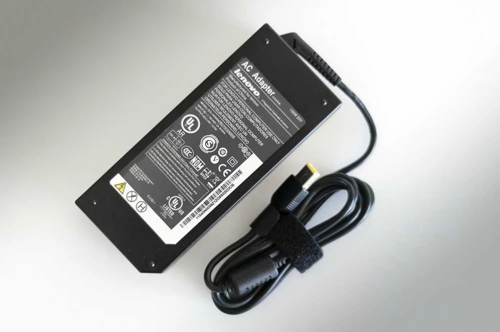 Lenovo 135W 20V 6.75A kroviklis su laidu