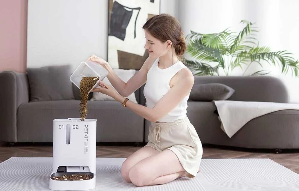 Automatinė šėrykla Petkit YumShare Dual Hopper, baltos spalvos