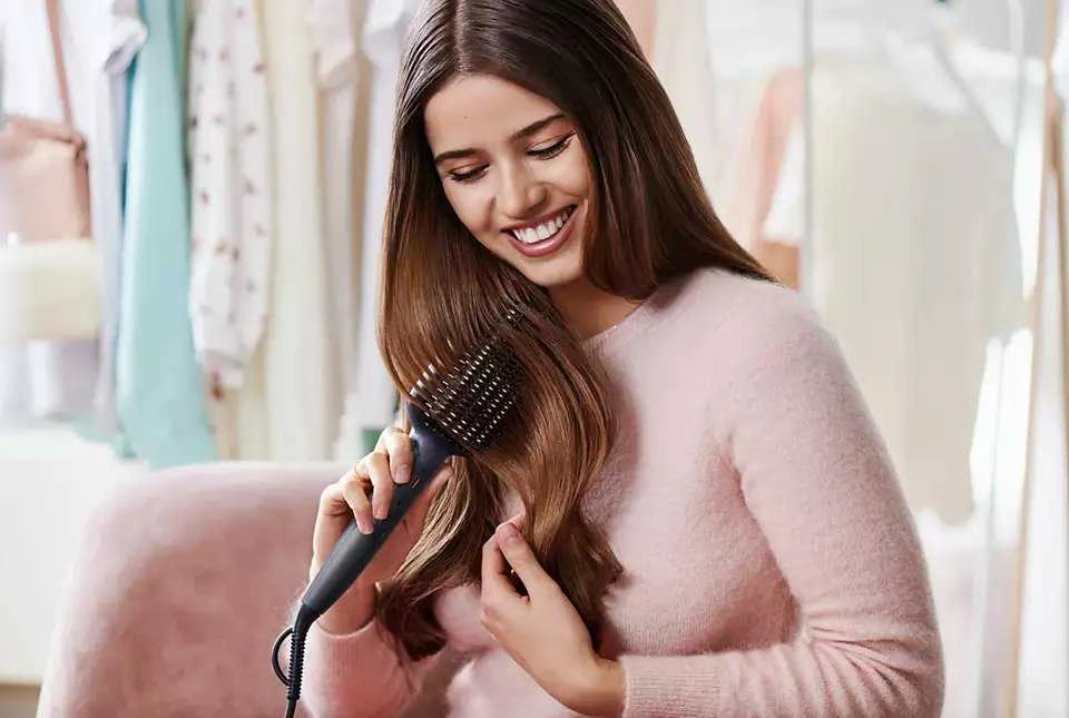 Šildomas plaukų tiesinimo šepetys Philips BHH885/00