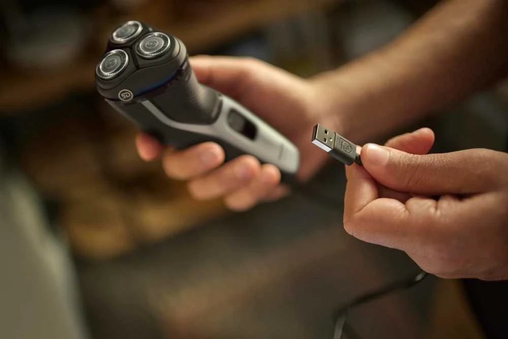 Drėgnojo ir sausojo skutimo elektrinė barzdaskutė Philips Shaver 3000 Series S3143/00