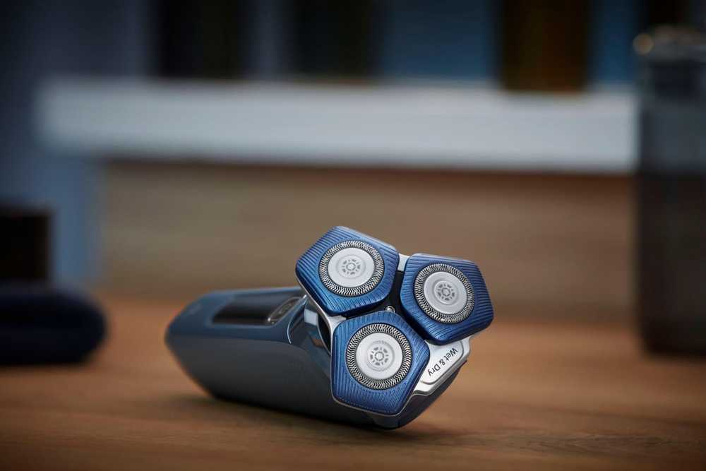 Philips Series 7000 Drėgnojo ir sausojo skutimo elektrinė barzdaskutė S7882/55