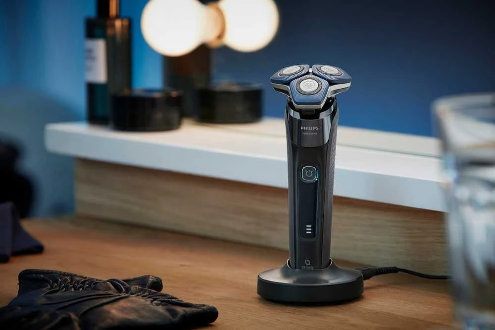 Philips Shaver series 7000 Drėgnojo ir sausojo skutimo elektrinė barzdaskutė S7886/58