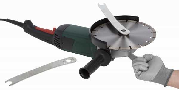 Powerplus Kampinis šlifuoklis POWP1030, 2300W, 230mm, 4m, 6500min-1, 111dB(A), 1 greičio nustatymas