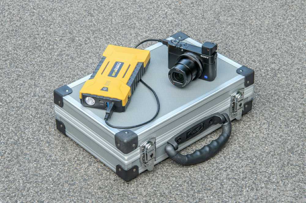 „Powerplus POWX4255“ – JUMP STARTER 3-IN-1 700A/12000MAH/12V