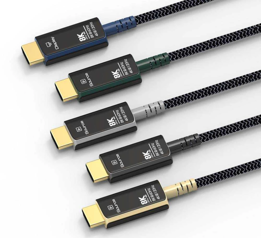 Penki skirtingų spalvų HDMI kabeliai su 8K žymėjimu