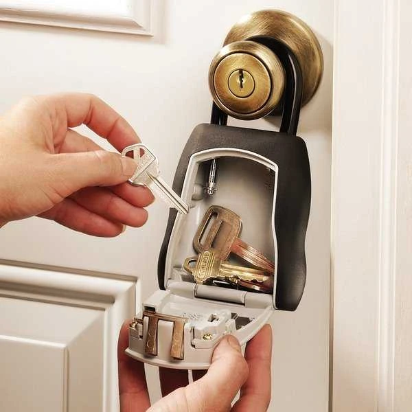 Master Lock MasterLock raktų dėžutė su kombinuota spyna ir pančiais (5400EURD)