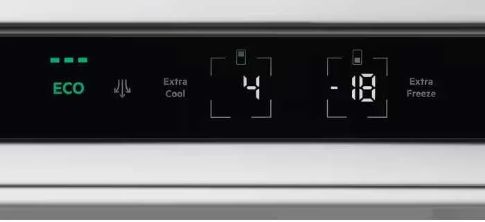 Įmontuojamas 70 cm pločio šaldytuvas su šaldikliu apačioje Electrolux ENG7TE75S