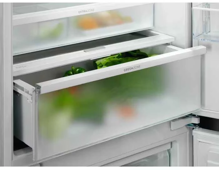Įmontuojamas 70 cm pločio šaldytuvas su šaldikliu apačioje Electrolux ENG7TE75S